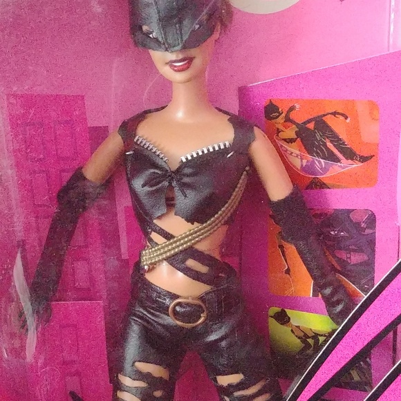 NEW Halle Berry Cat Woman 2004 Barbie + FREE Item - Picture 5 of 7